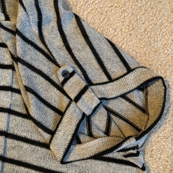 ❤️3 for $20❤️ Forever 21 Short Sleeve Sweater - Picture 6 of 6